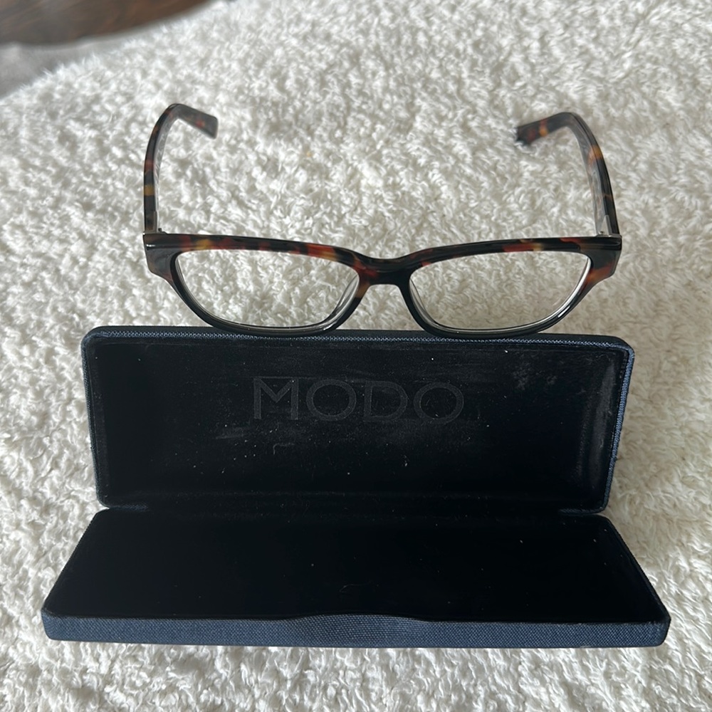 Modo - tortoise shell glasses